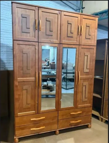 Guarda roupa de madeira novo
