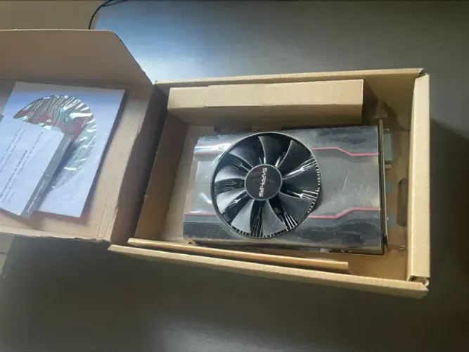 Placa de Vídeo RX 550 Sapphire AMD Radeon Pulse, 4 GB GDDR5 - Condição Excelente