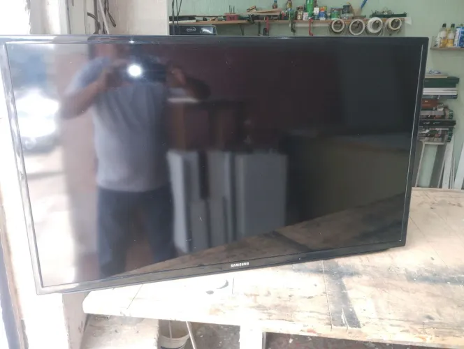 Samsung 40 Pol. Lcd, não é Smart!