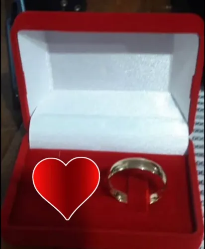 Vendo aliança ouro 750 não é oca .