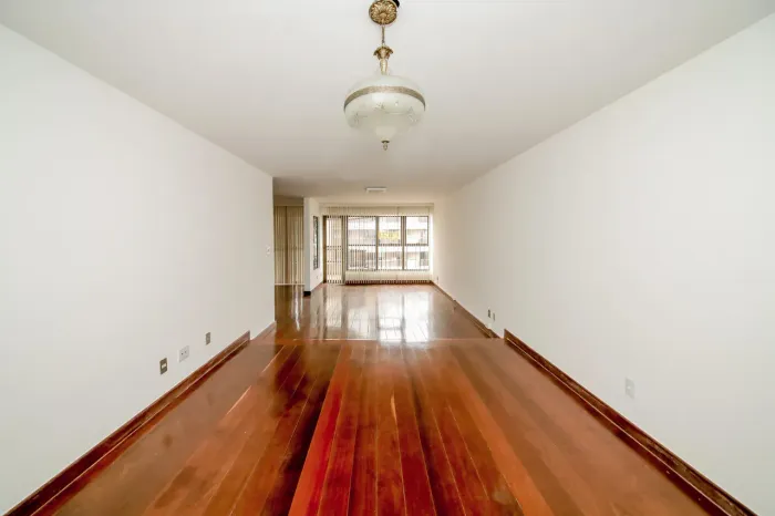 Apartamento de 4 quartos com varanda e 2 vagas para venda