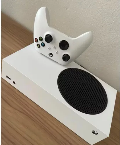 XBOX ONE SÉRIES S IMPECÁVEL.