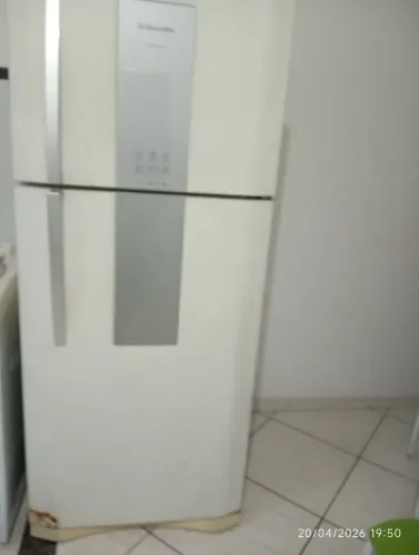 Troco ou vendo  geladeira Electrolux Infinity por um menor com volta.