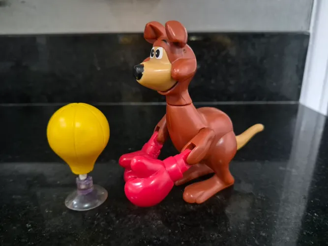 Brinquedo vintage ovo de Páscoa Kinder Max canguru