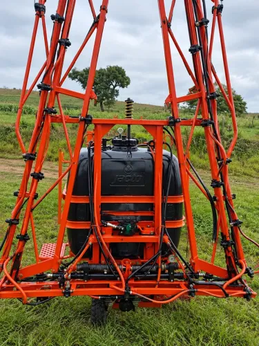 Pulverizador Jacto 600 lts Barra de 14 m