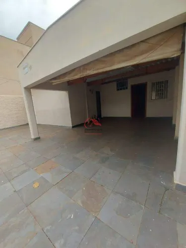 Casa á venda no Bairro Mercês - 3 Quartos - 4 Vagas Cobertas