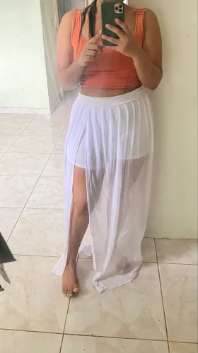 Saia longa branca com fenda