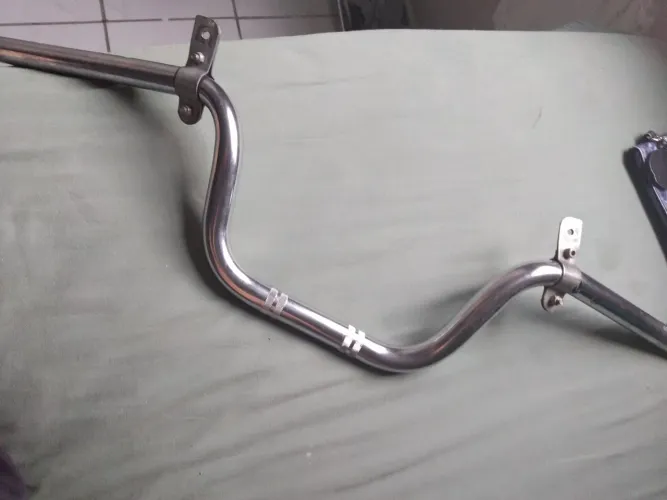 Guidão de moto