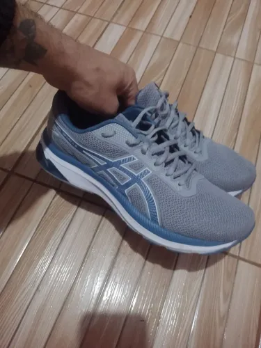 Tênis Asics usado poucas vezes 8 meses que comprei