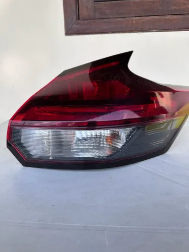 Lanterna traseira Nissan Kicks original