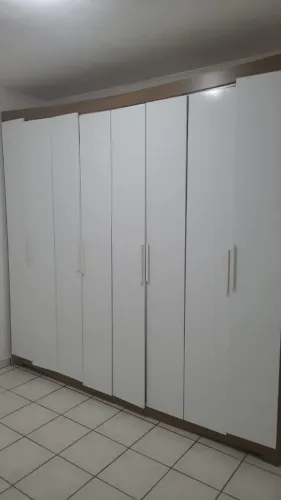 Guarda roupa 8 portas para doação 