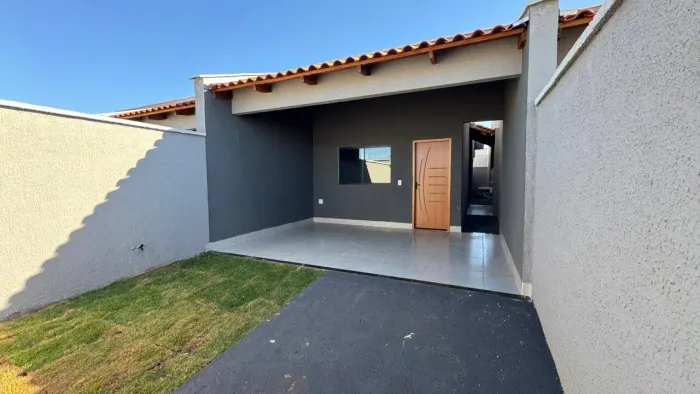 Casa de 2 Quartos Sendo 1 Suíte - Quintal - Nova - Solar Embaúba