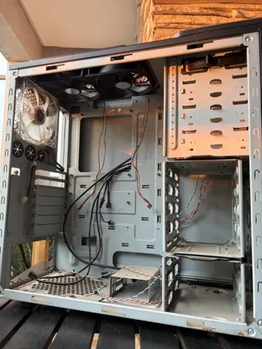 Gabinete Cooler Master HAF 912 com ventoinhas e drive DVD
