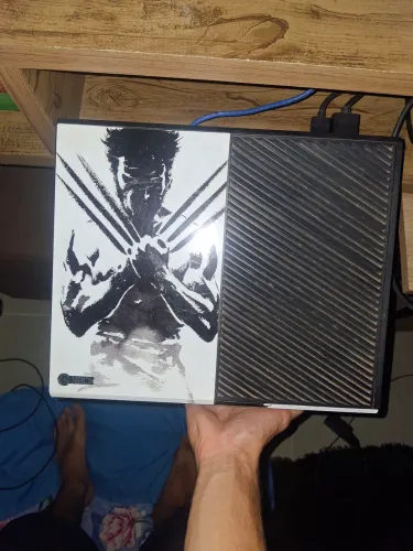 Xbox One + 2 Controles + 7 Jogos | Edição Wolverine ?