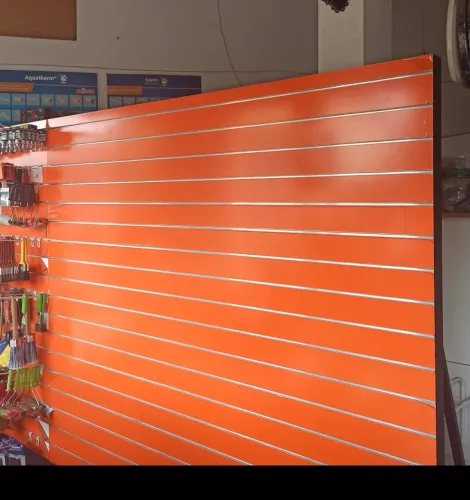 Painel slet c/ suporte de Metalon