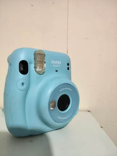 Vendo câmera instax mini 11 