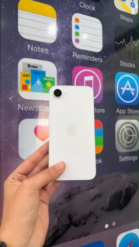 iPhone 16E branco 128GB - seminovo acompanha cabo carregador