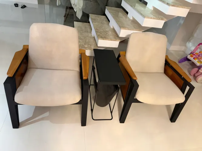 Vendo poltronas em madeira com ferro