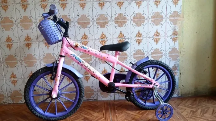 Estou vendendo essa bicicleta usada apenas 2 vezes, minha filha não usa e está parada aqui