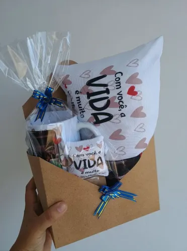 Kit caneca, almofada e chaveiro personalizado