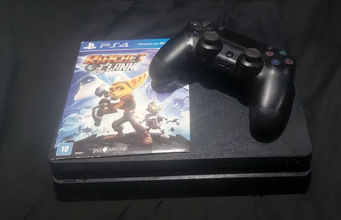 Ps4 completo com 1 jogo e controle funcinando perfeitamente qualquer dúvida chame no chat