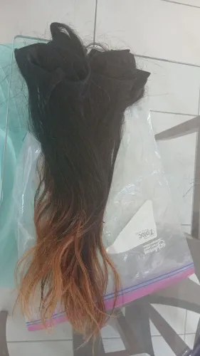 Cabelo humano faz meia cabeça alta