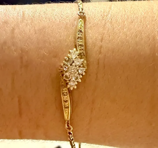 PULSEIRA DE OURO COM DIAMANTE