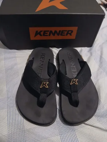 Vende-se uma kenne original preta tamanho 38