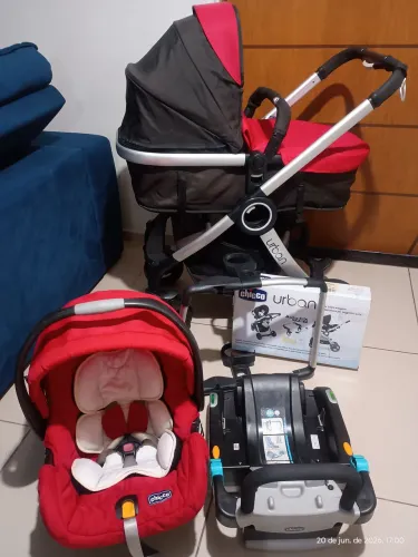 Carrinho de bebe Moisés e bebê conforto acompanha base para carro