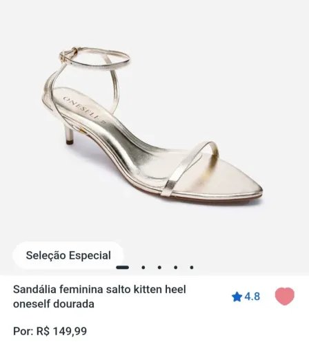 Vendo uma sandália dourada.