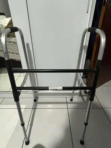 Andador adulto