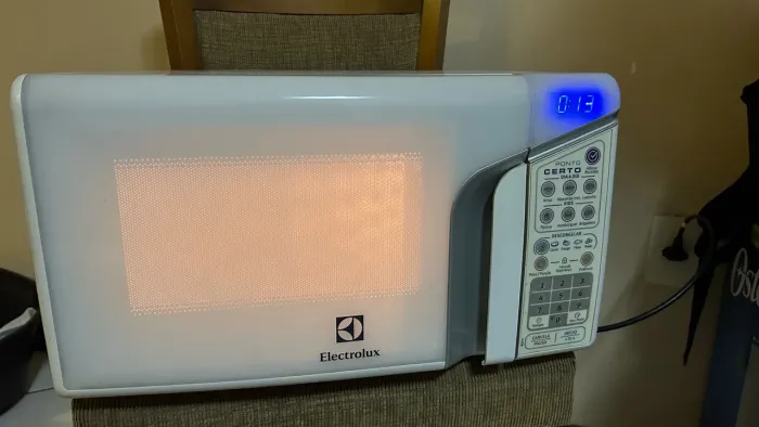 Micro-ondas Electrolux MEP37 27L