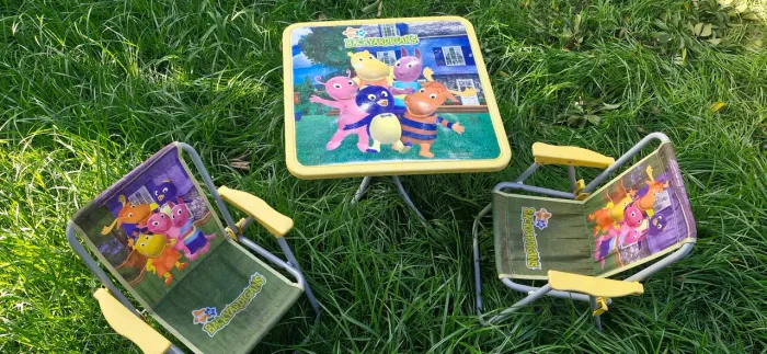 Mesa infantil com 2 cadeiras Backyardigans