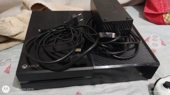 Vendo Xbox one 3 controles e alguns jogos