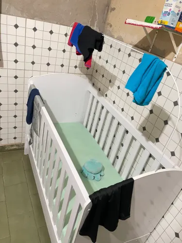 Vende-se berço