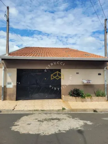 CASA COM ÓTIMO APROVEITAMENTO DE ESPAÇO, IDEAL PARA QUEM BUSCA CONFORTO E PRATICIDADE.