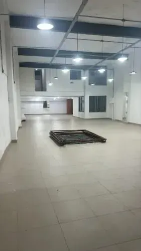 SALA COMERCIAL NO PAVIMENTO SUPERIOR | TOTALMENTE REFORMADA | CAMPINA