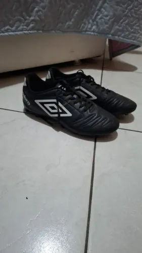 Chuteira Umbro Campo Original - Pouco Uso