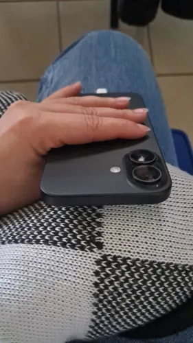 iPhone 16 