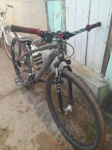 Bicicleta lotus,andando perfeitamente, só falta arrumar o freio POR 350$