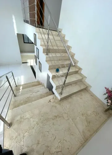 Locação | 3 suítes | Piscina aquecida | Ambientes ricos em móveis planejados | 406 m²