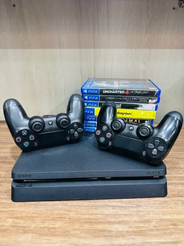 PlayStation 4 | PS4 Slim + Jogo e 2 Controles | Entregamos