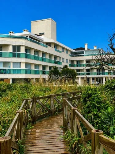 APARTAMENTO TÉRREO PÉ NA AREIA | MOBILIADO/2 QUARTOS | ESTRUTURA COMPLETA