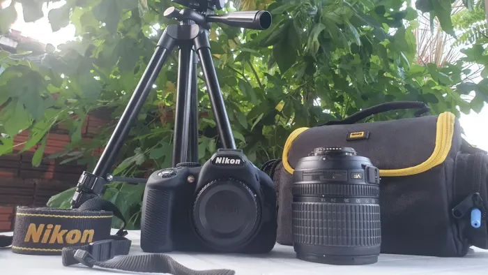 Nikon D3100 + Lente 18-105mm VR + Bolsa e Acessórios
