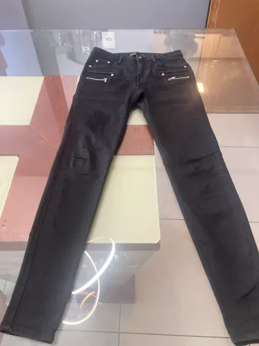Calça do tipo skinny, marca Zara