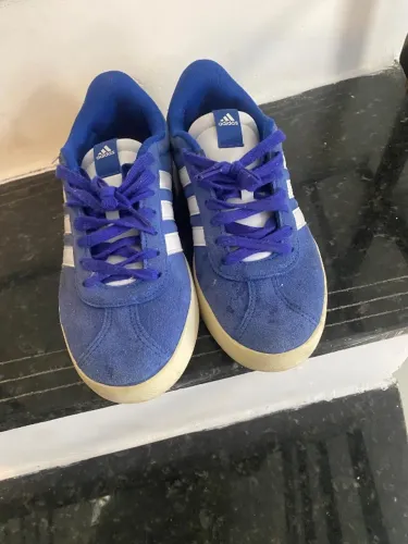Tênis adidas