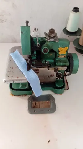 Maquina de costura overlok 