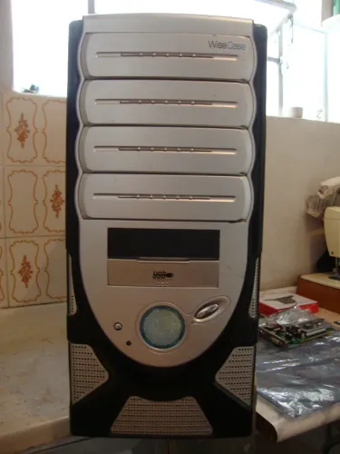 Gabinete Wise Case, 4 baias, 2 usb frontal, sem fonte, com 1 coller na tampa later