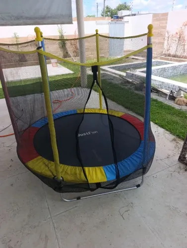 Briquedos pula pula