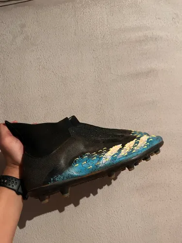Chuteira Adidas